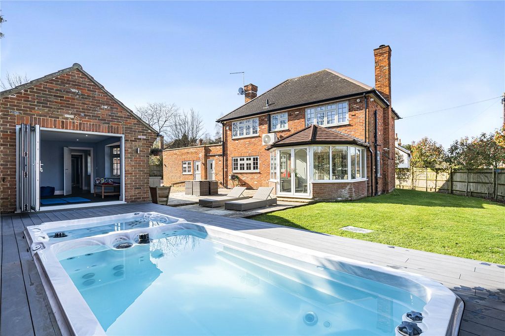 Property photo 2 of 24 Swimming Pool