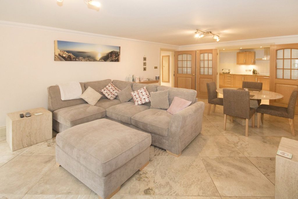 Property photo 2 of 9 Picture 2