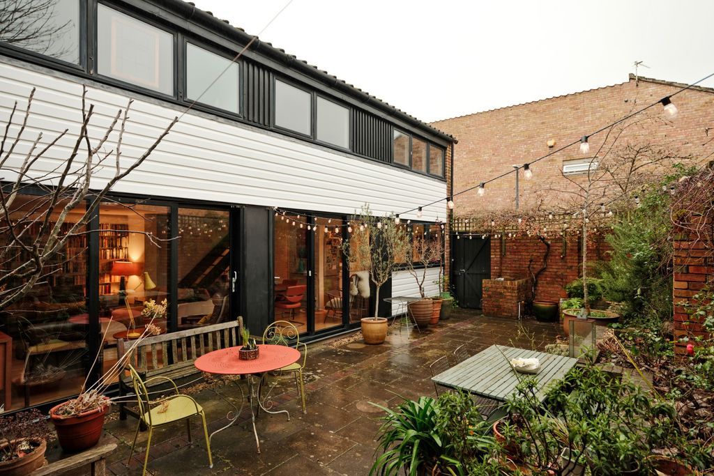 Property photo 2 of 16 External