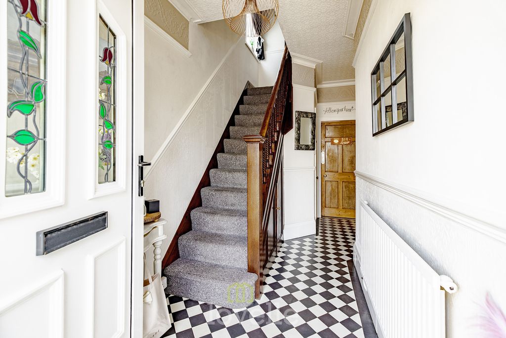 Property photo 2 of 31