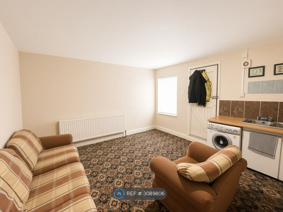 Property photo 3 of 5 Living Room And Kitchen 2
