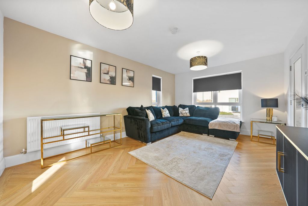 Property photo 2 of 33