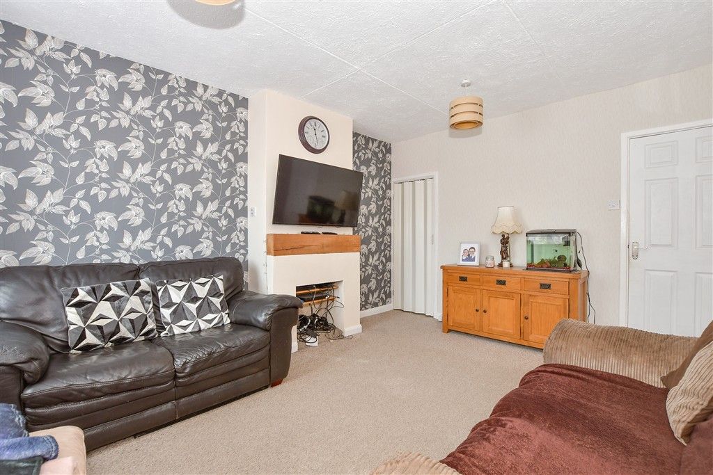 Property photo 3 of 12 Lounge