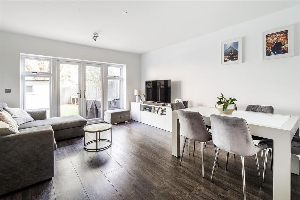 Property photo 2 of 21 14-Winchester-Mews-30.Jpg