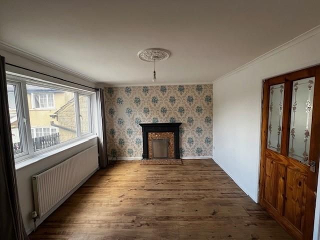 Property photo 1 of 8 Lounge