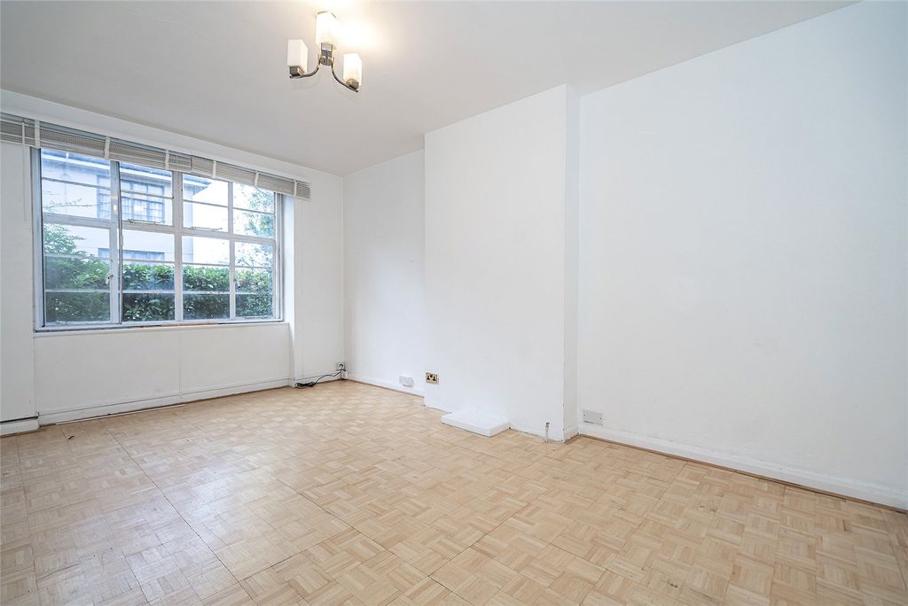 Property photo 3 of 20 Reception A