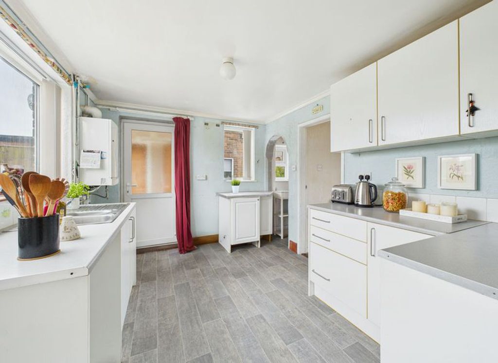 Property photo 3 of 19 Kitchen (Virtually Enhanced)