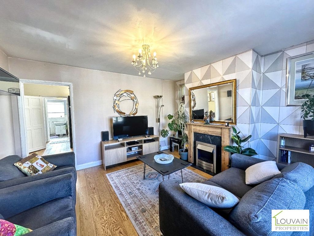 Property photo 2 of 18