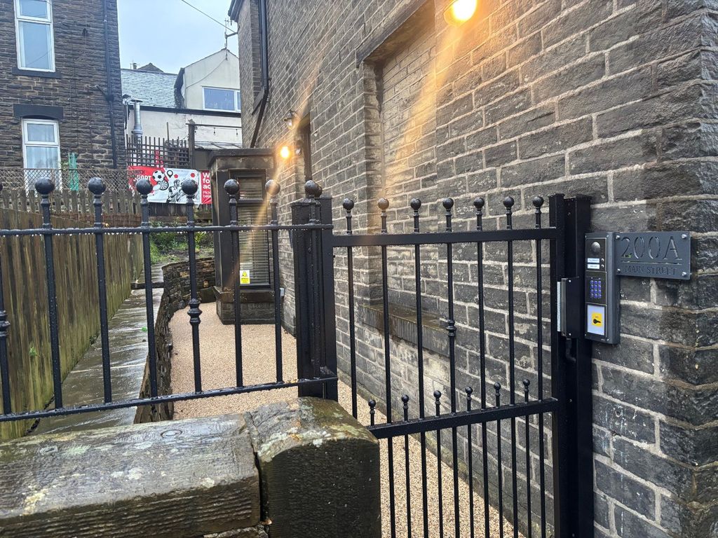 Property photo 2 of 10 Picture No. 12