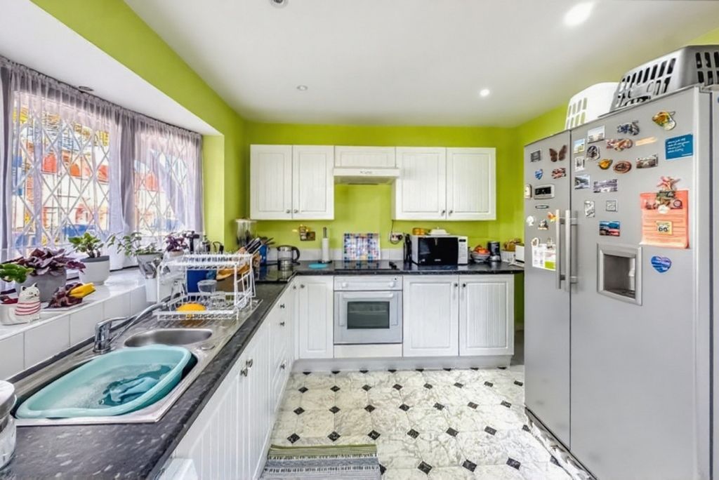 Property photo 3 of 24