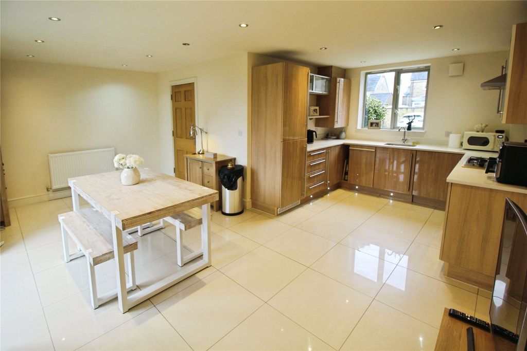 Property photo 3 of 20 Kitchen/Diner