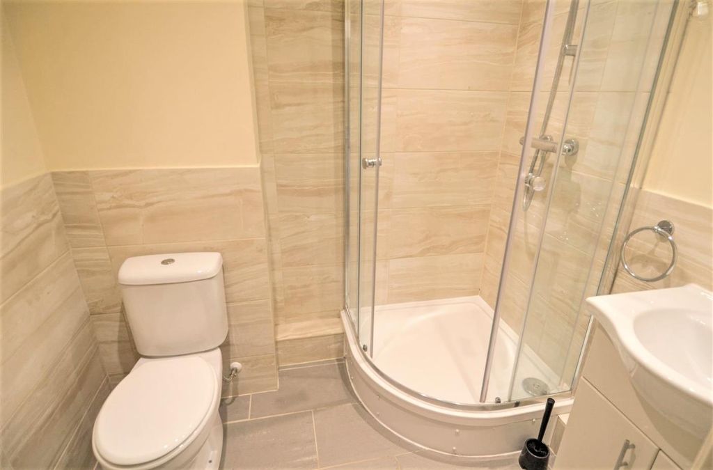 Property photo 3 of 7 Bathroom