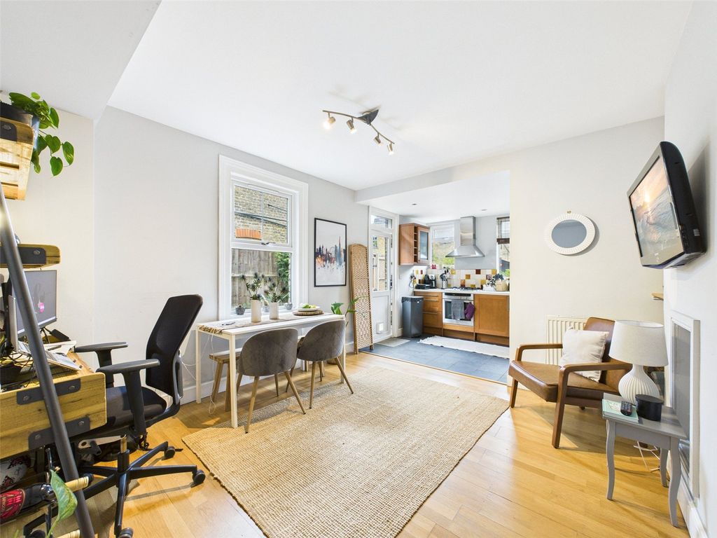 Property photo 3 of 7 Picture No. 12