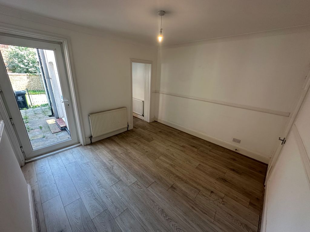 Property photo 3 of 9 Dining Room