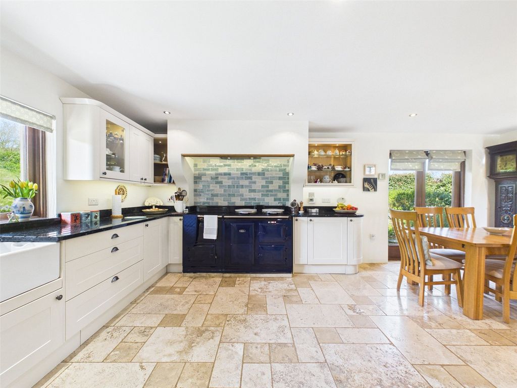 Property photo 3 of 31 Kitchen