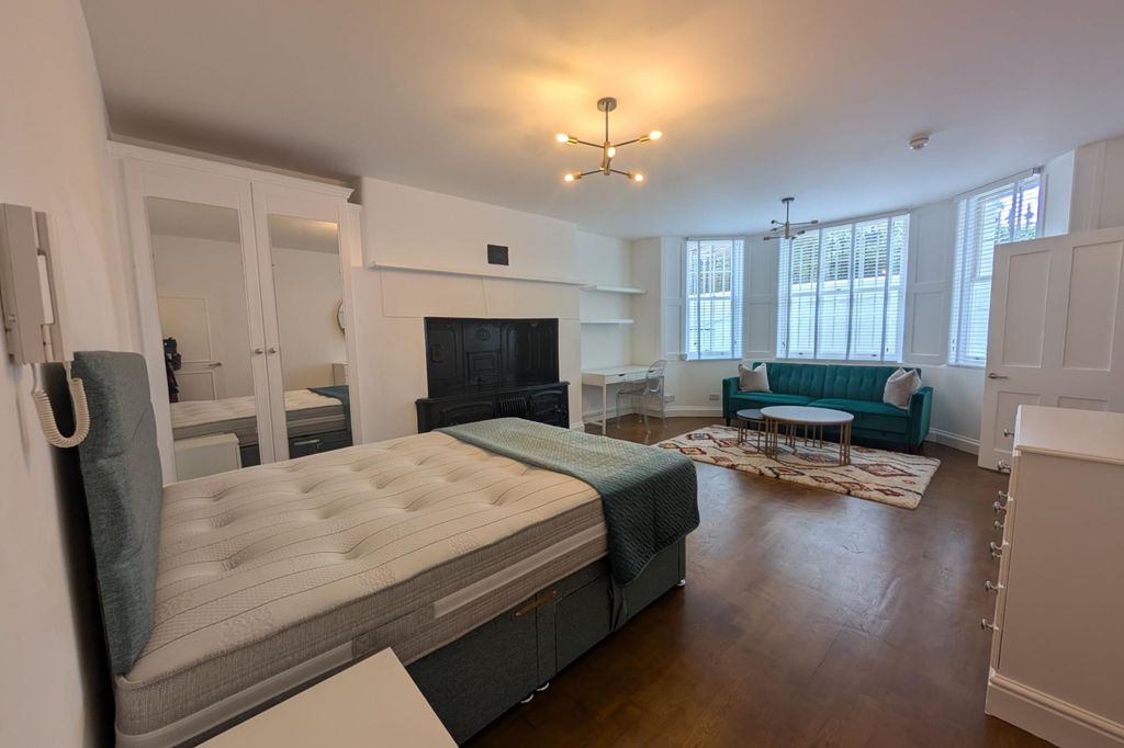 Property photo 2 of 17 30 And 34 Pembridge Square, Notting Hill, London W2 4Dt