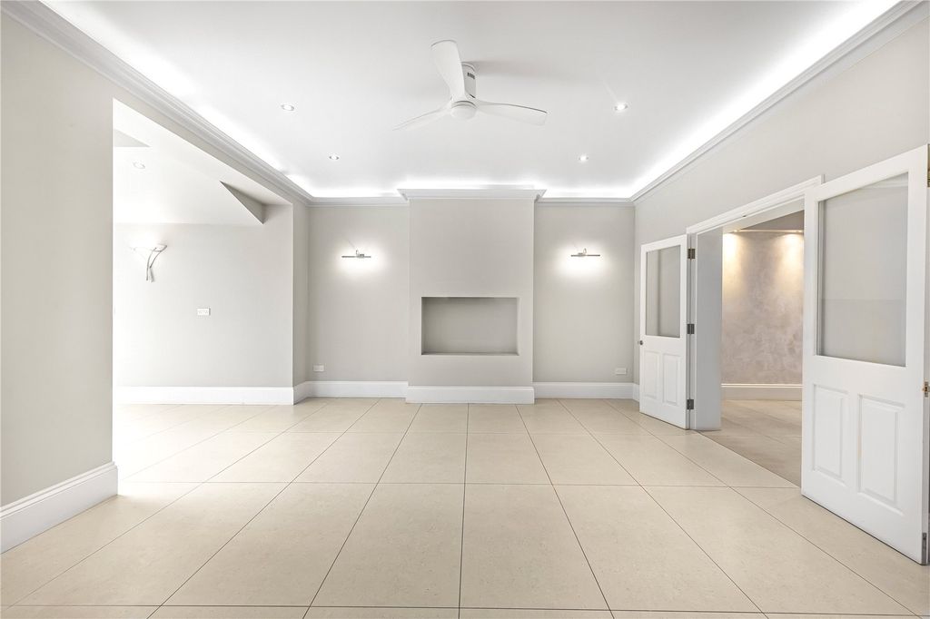 Property photo 3 of 9 Reception