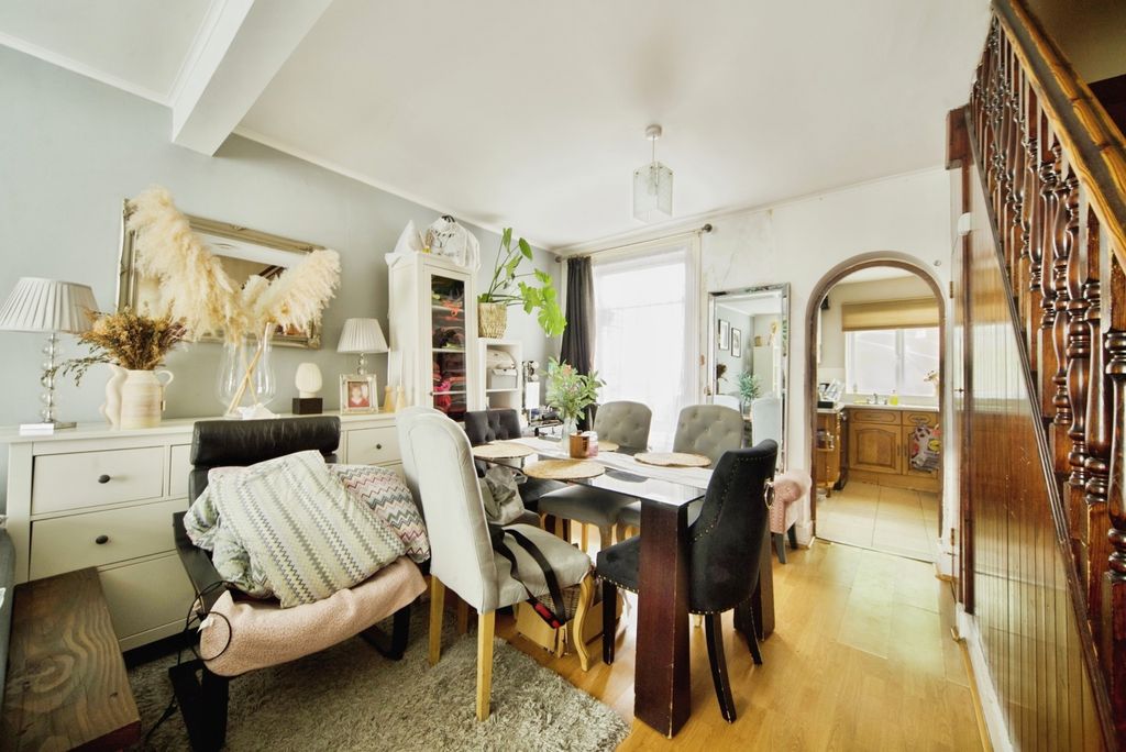 Property photo 3 of 12 Photo