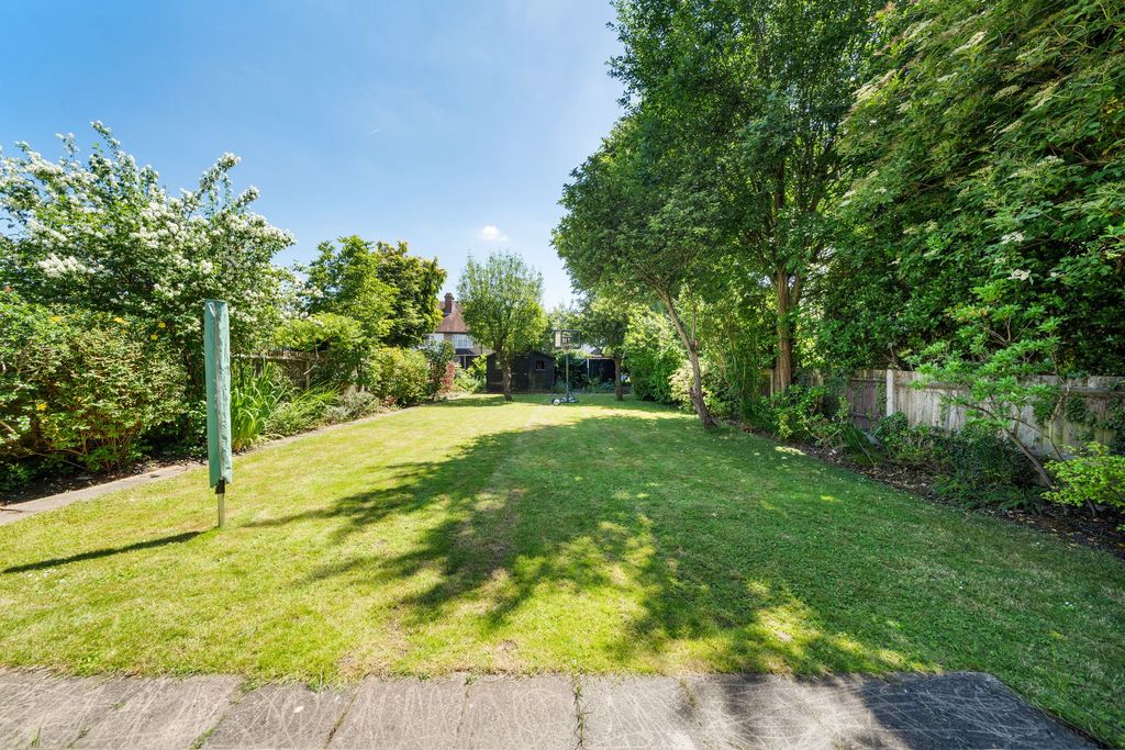 Additional image 18 of 6 bed detached house for salePenshurst Gardens, Edgware HA8
