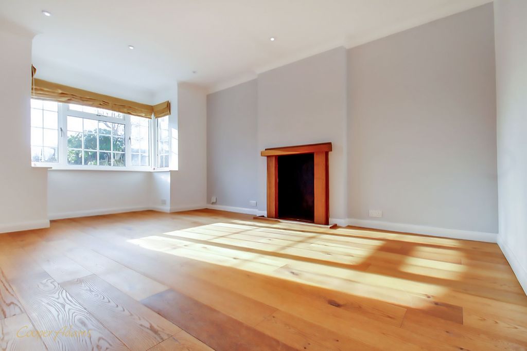 Property photo 2 of 14 Sitting Room