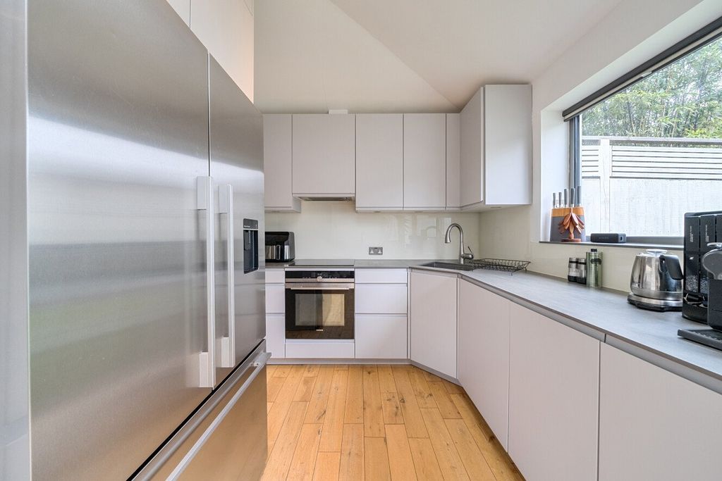 Property photo 2 of 20 Picture No. 16