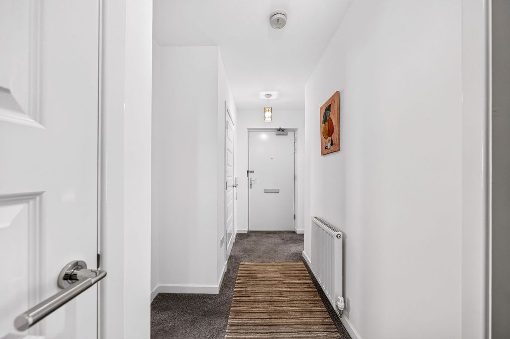 2 bed flat for saleLangwill Place, Currie EH14 photo 5