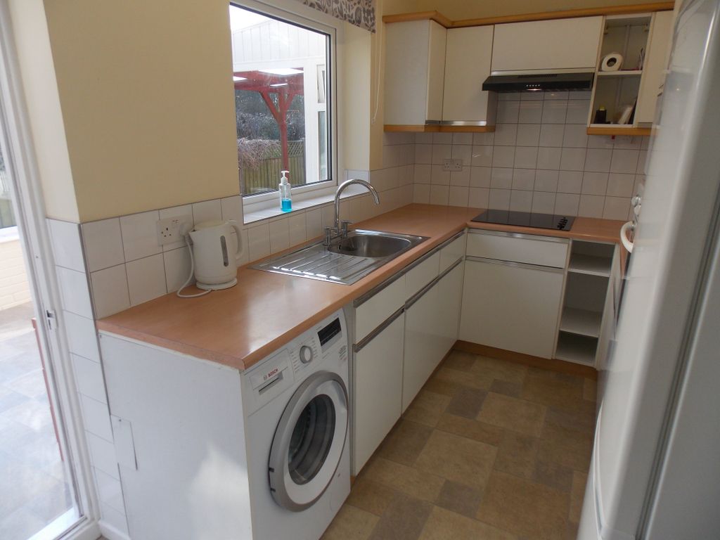 Property photo 3 of 18 Keynsham Holly Walk 10 Kitchen B