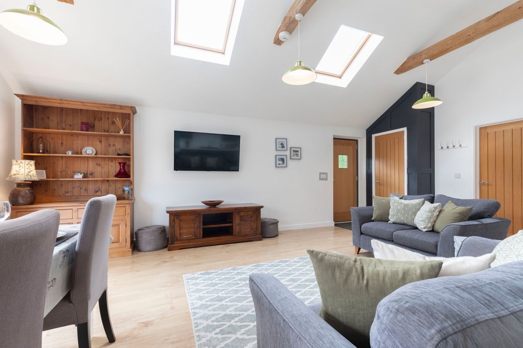 Property photo 3 of 10 Yew Tree Cottage-19