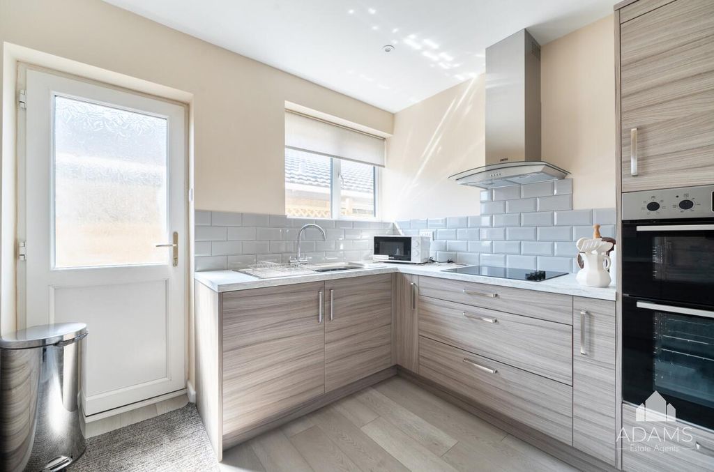 Property photo 2 of 14 Kitchen