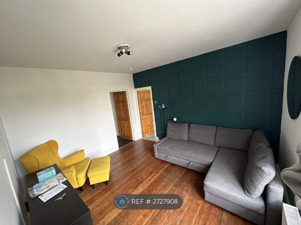 Property photo 2 of 7 Living Room