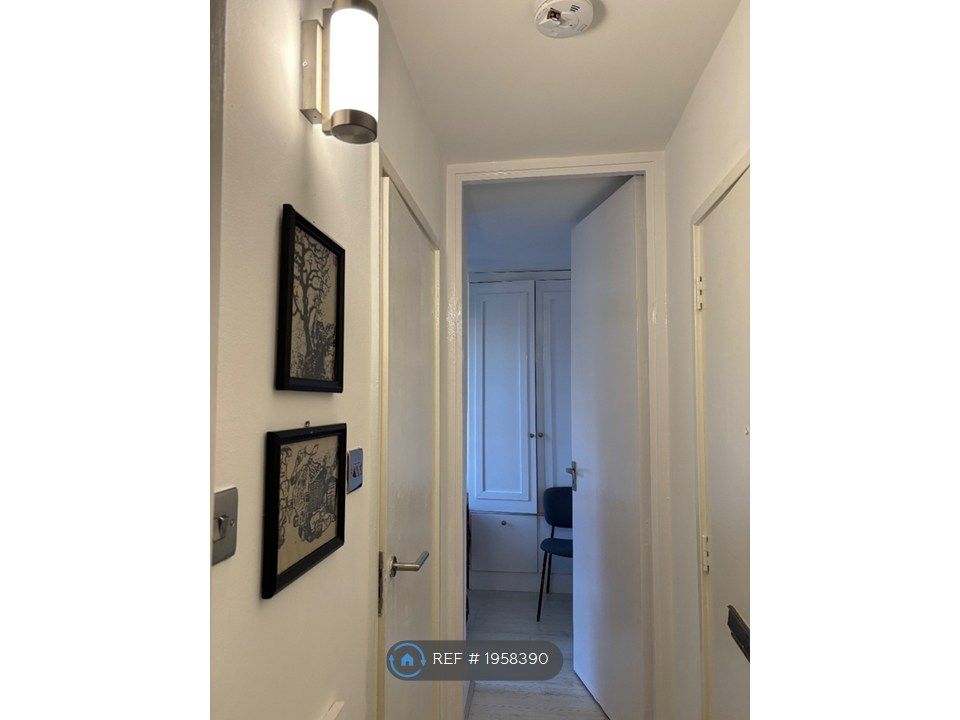 Property photo 1 of 10 Hall