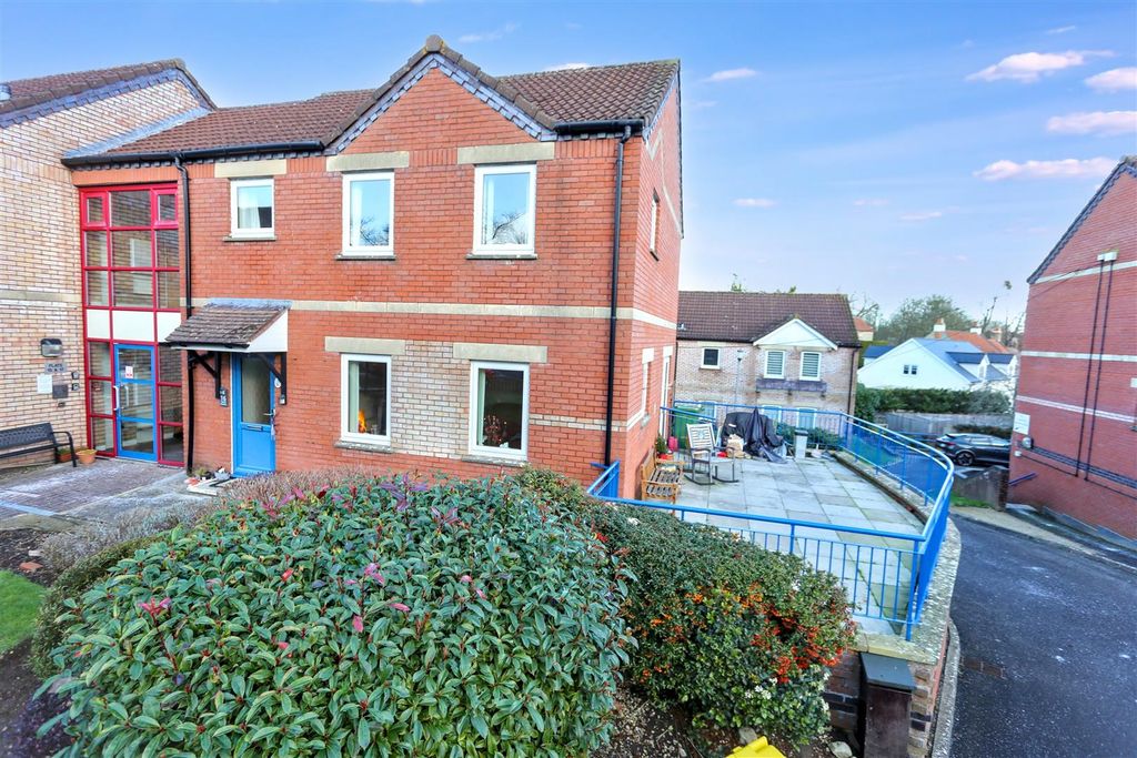 Property photo 1 of 21