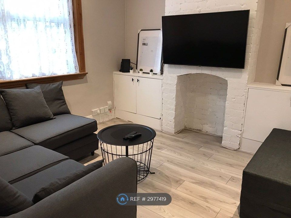 Property photo 3 of 15 Lounge