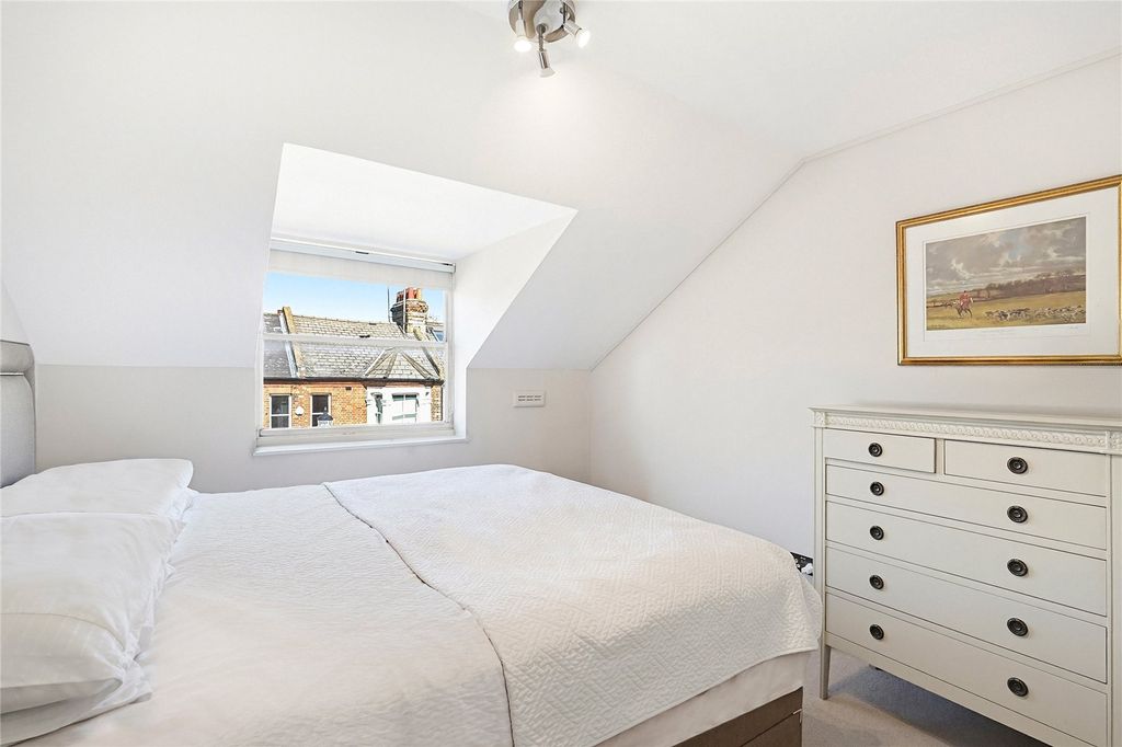 Property photo 3 of 8 Bedroom