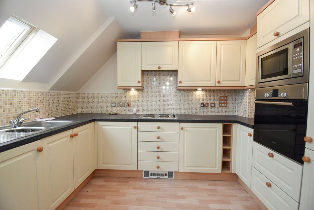 Property photo 3 of 12 Kitchen