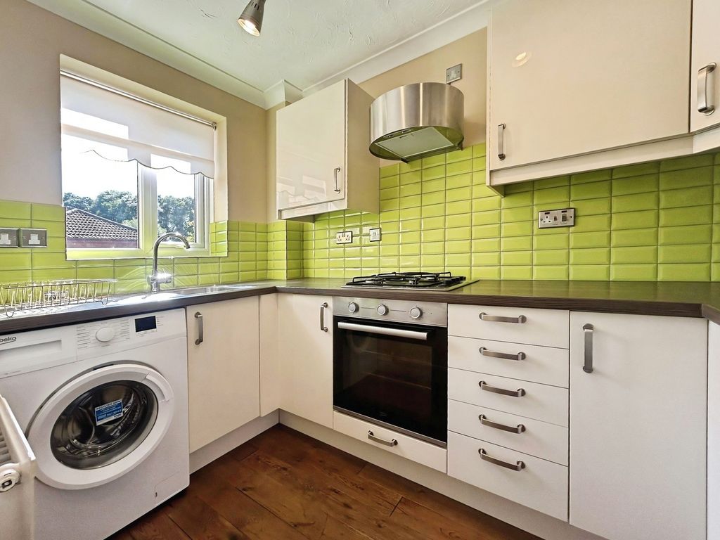 Property photo 3 of 7 Kitchen