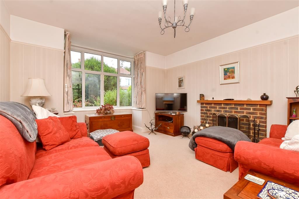 Property photo 2 of 10 Lounge