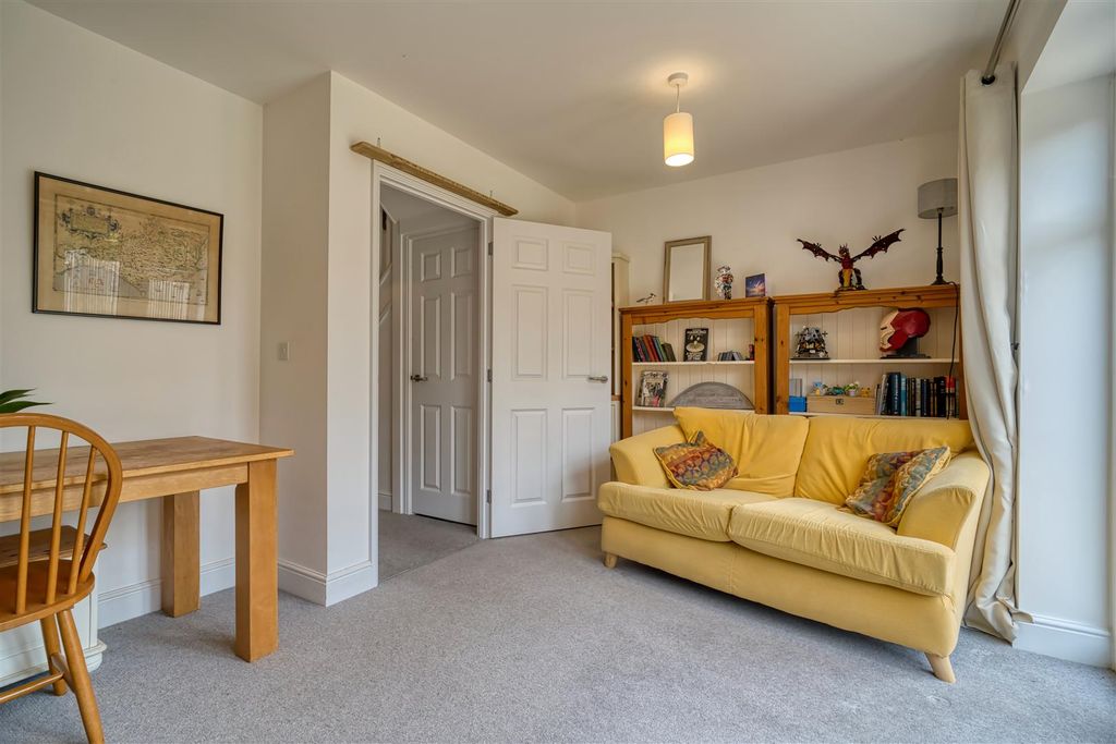 Property photo 2 of 8 Sitting Room