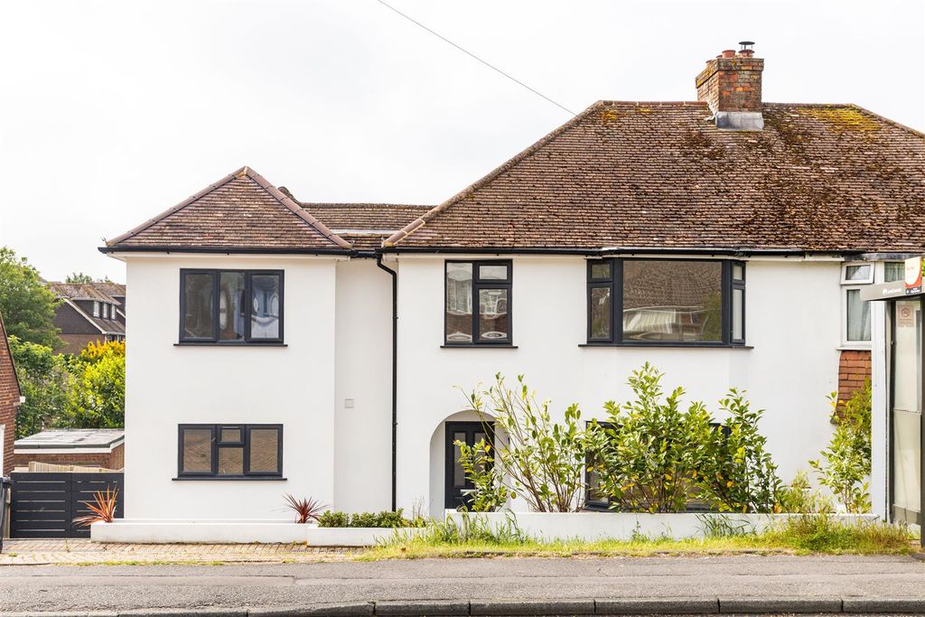 Property photo 1 of 34