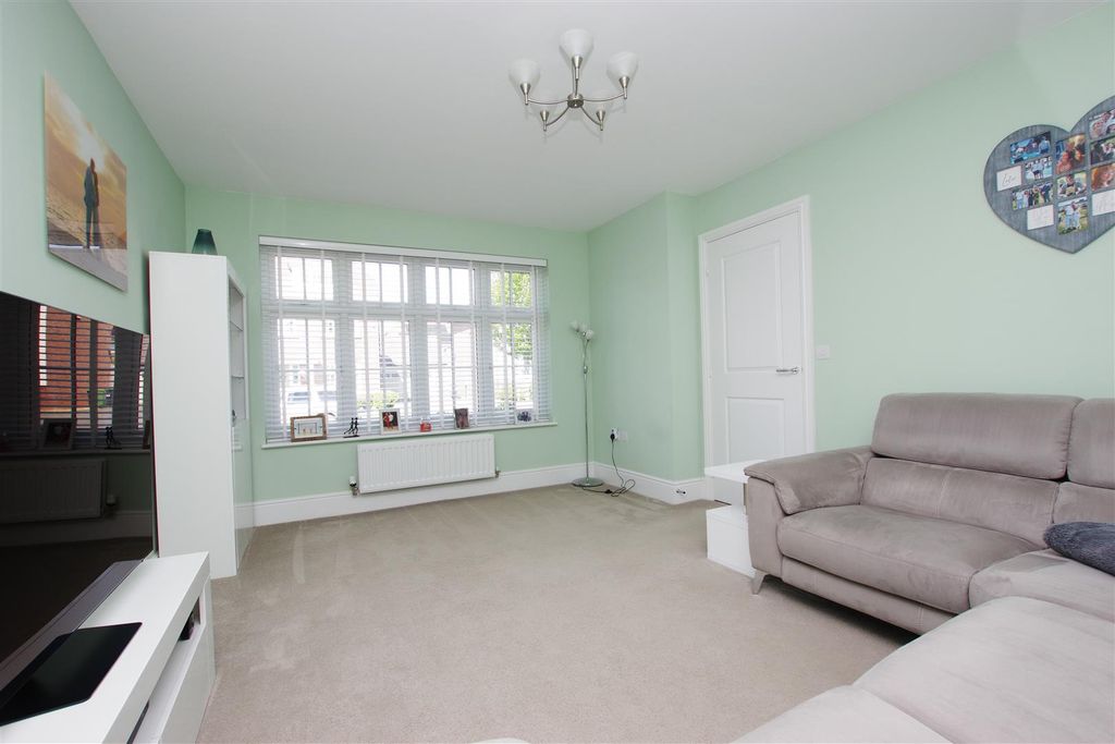 Property photo 3 of 21 Living Room