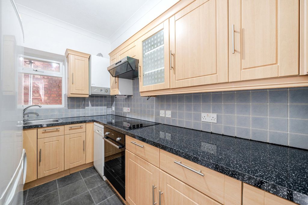 Property photo 2 of 14 Picture No. 11