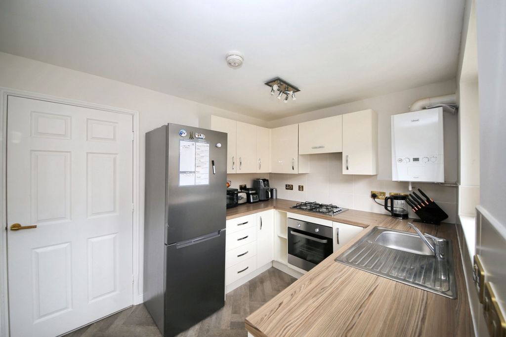 Property photo 3 of 25