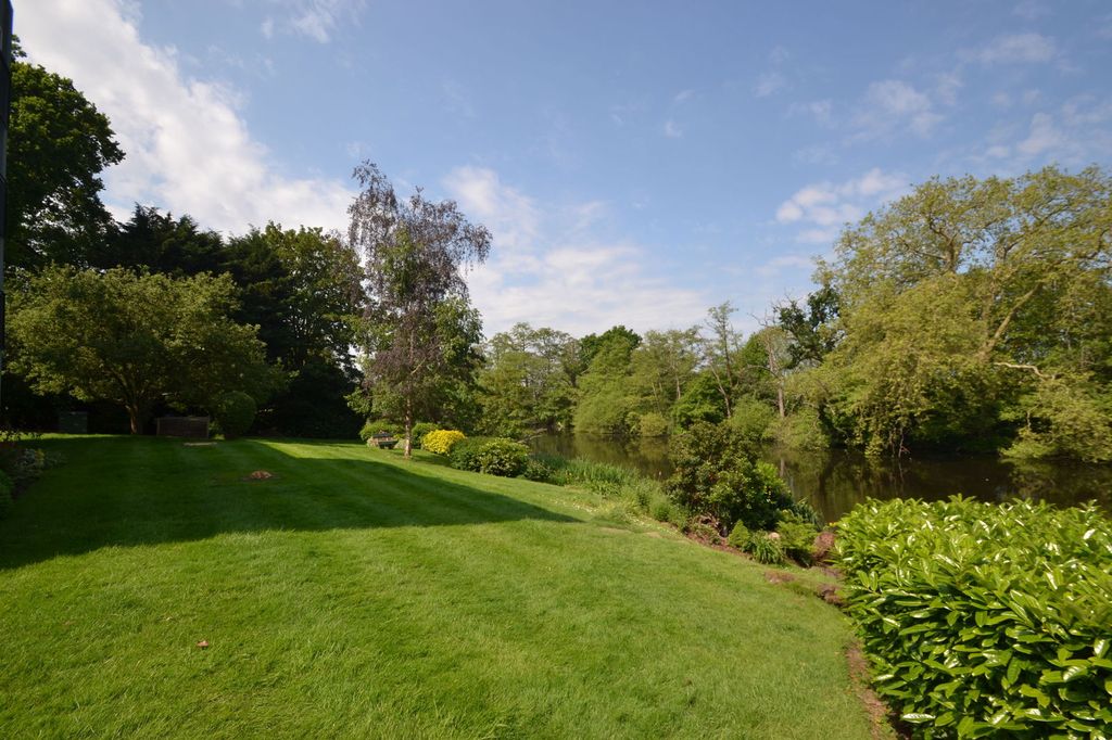 Property photo 2 of 11