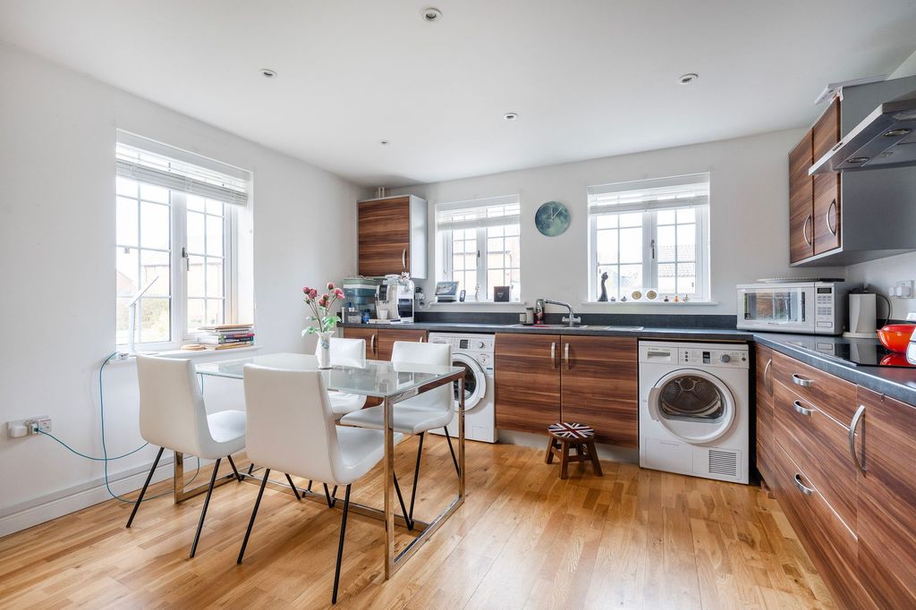 Property photo 2 of 24