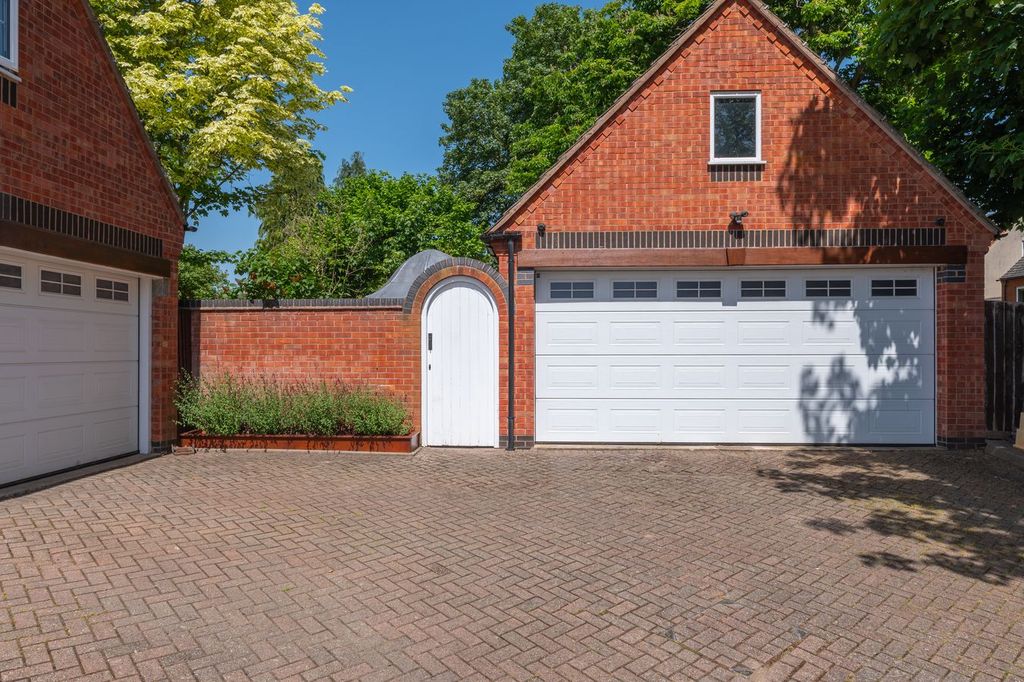 Property photo 3 of 38