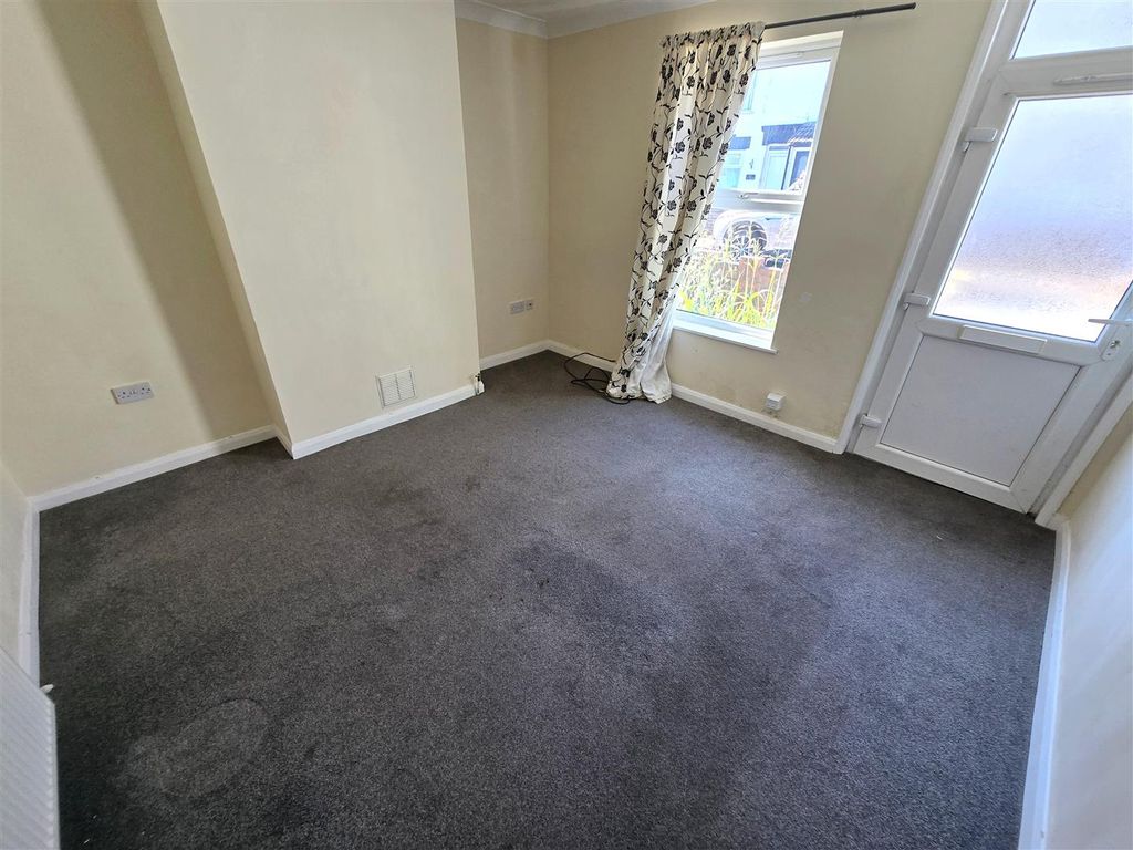 Property photo 2 of 9 Lounge