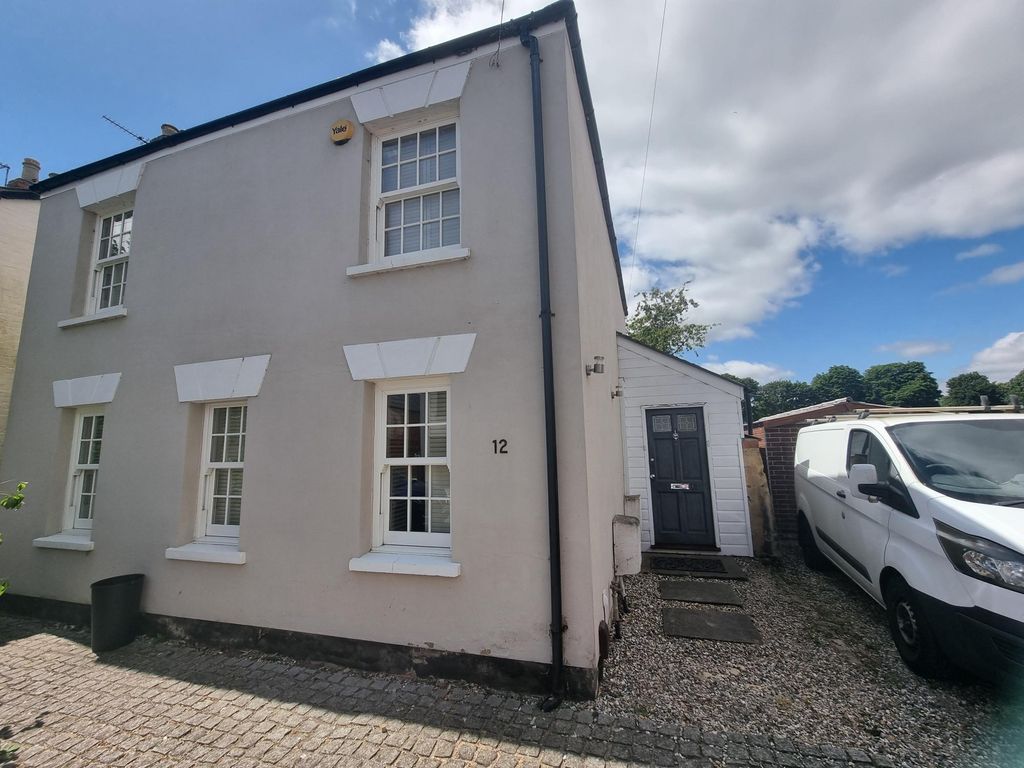 Property photo 2 of 19