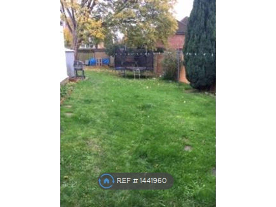 Property photo 3 of 7 Large Private Garden