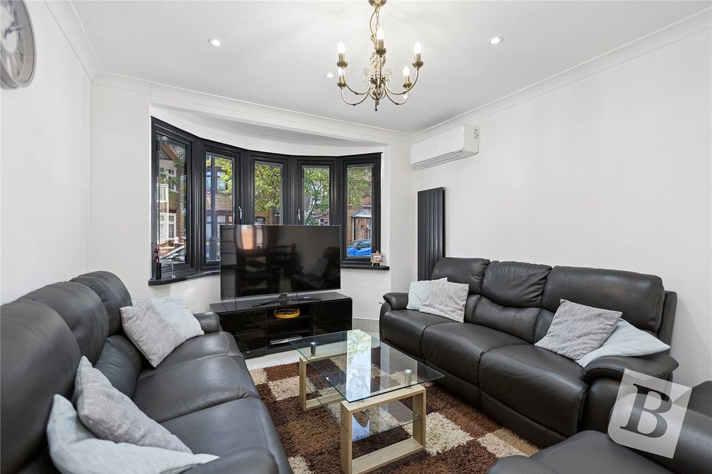 Property photo 1 of 25 Lounge