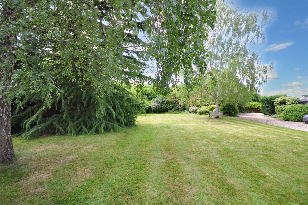 Property photo 2 of 31